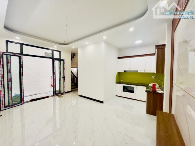 BÁN NHÀ TRƯƠNG ĐỊNH – 5 TẦNG MỚI XÂY – THANG MÁY – PHÂN LÔ – GẦN Ô TÔ – 45m2