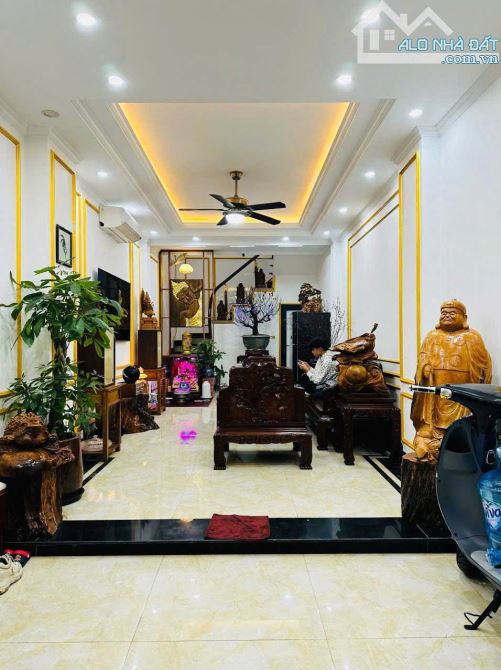 Bán Nhà Gần Phố Lâm Du, Bồ Đề, 6 Tầng 47m2, Đầy Đủ Nội Thất, Ngõ Thông Gần Ôtô, Giá 8,9 Tỷ