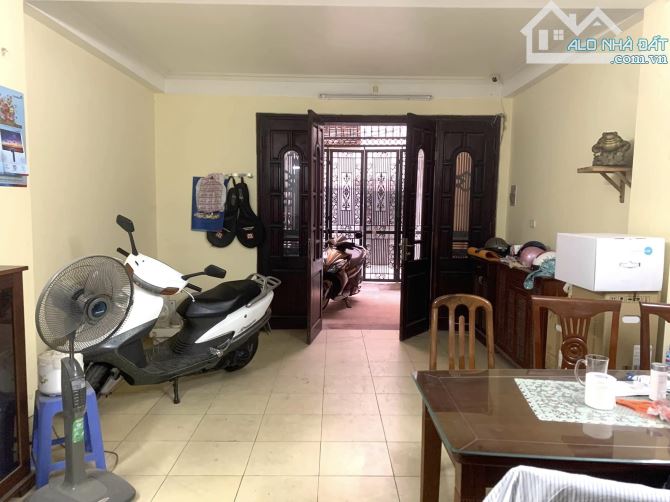 Bán nhà phân lô Trần Duy Hưng - Cầu Giấy - Oto tránh - 30m ra phố - Sổ vuông - 21.8 tỷ