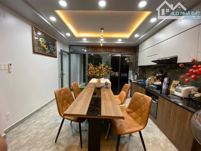 HIẾM! Bán Nhà Đẹp 5 Tầng Xe Hơi Thông Võ Văn Tần, 46m2, 8.5 Tỷ