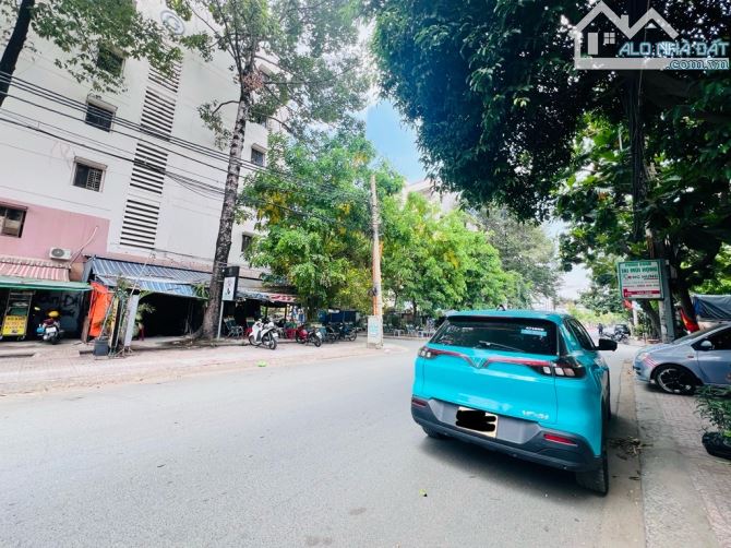 Bán gấp nhà đẹp ở ngay khu vực MT đường số Tạ Quang Bửu, 105m2, ngang 6m, SHR, chỉ 23 tỷ.
