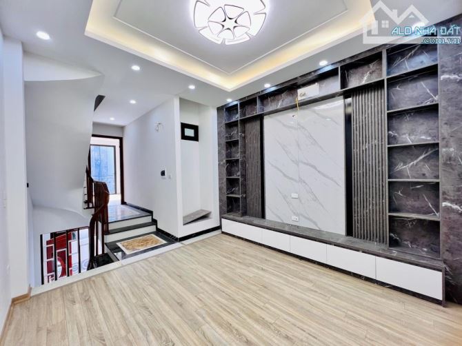 Bán nhà lê trọng tấn hà đông Ô tô đỗ cửa vài bước ra phố DT40m2 giá hơn 8 tỷ