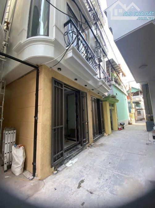 Chính chủ bán nhà đẹp,giá tốt(35m2.ô tô đỗ tận cửa)Ngay Đại học TDTT.Giá 2.8 tỷ