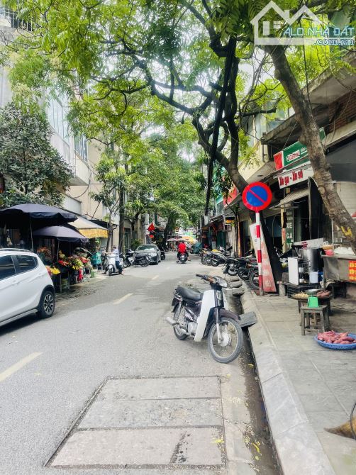 BÁN NHÀ HAI BÀ TRƯNG - Ô TÔ TRÁNH - DIỆN TÍCH 75M x 3 TẦNG - MẶT TIỀN 5.2M. GIÁ 20.85 TỶ
