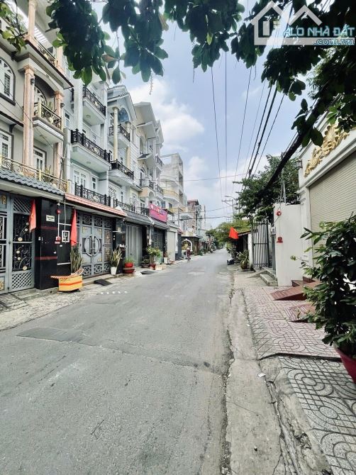 Xưởng Hương Lộ 2 - Hẻm Xe Tải - Gần 400M2 Thổ Cư - Nở Hậu