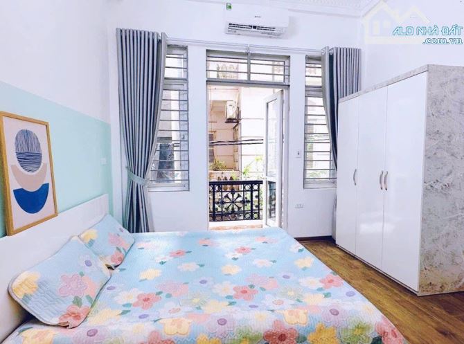 Bán nhà cầu giấy, sát phố, ngõ nông rộng đẹp
