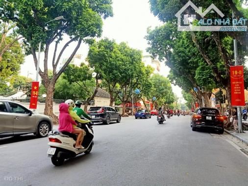 [Ô tô tránh] Bán Biệt thự Dịch Vọng,320m2X5T, MT20m Giá 90 tỷ, KD sầm Uất,vỉa hè
