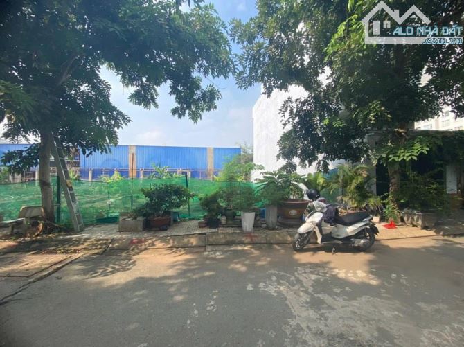 - Bán lô đất đường Bưng Ông Thoàn, P.Phú Hữu, Quận 9