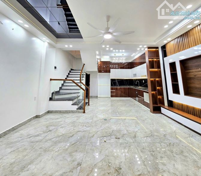 PHỐXANH 8/3 - LÔGÓC - 40m - NGÕTHÔNG ĐẸP TO - 6.x tỷ bé nhỏ