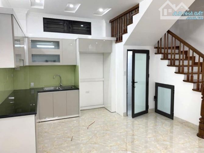 HOT ĐẶNG VĂN NGỮ - 3 GÁC CHẠY VÈO VÈO- Ô TÔ CÁCH 15M - GẦN HỒ - 5 TẦNG 42M2 HƠN 8 TỶ