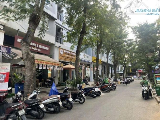 Hàng hiếm, bán đất mặt tiền khu Hưng Gia 1 Phú Mỹ Hưng - 1