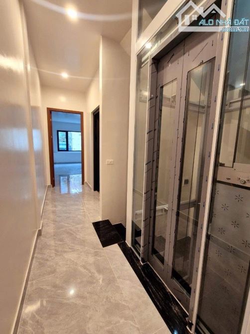 Bán nhà Nguyễn Trãi thoáng trước sau, kinh doanh, dt 70m2, 6t, mt 4m. - 1