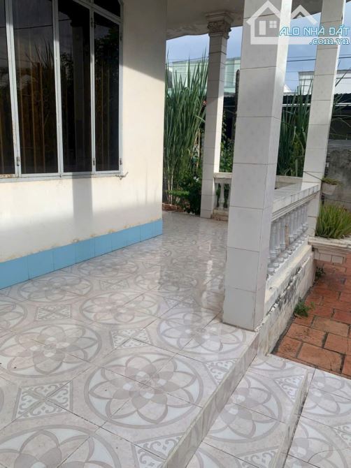 Bán nhà cấp 4 phú long 246m2 thổ cư đường bê tông giá chỉ 1ty5 - 1