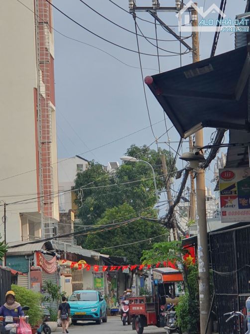 CHDV 6 tầng. Thang máy. 173m2. 33 Phòng. Doanh thu 140tr. Ngay Emar. 15.x tỷ. Hẻm 10m thôn - 1