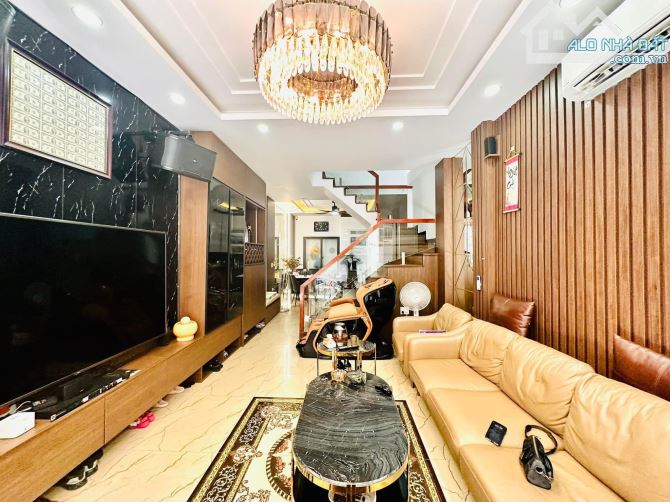 Bán nhà Lê Trọng Tấn, Thanh Xuân, ô tô tránh thang máy vỉa hè, 95m2, 6T, 17.8 tỷ - 1