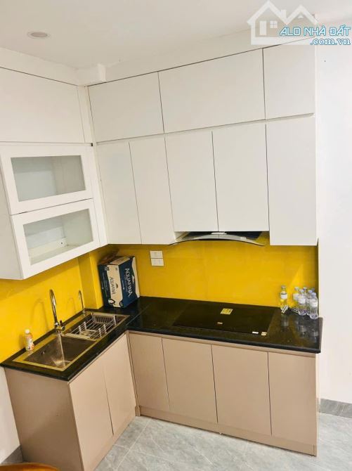 Cho thuê nhà ngõ 206 Cổ Linh Long Biên 9 triệu, 34m, 5 tầng ,3PN, full NT, Ô TÔ - 1