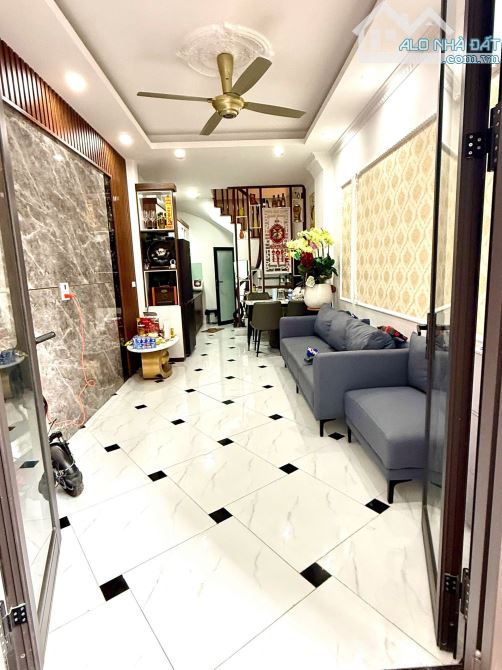 Giảm sâu chỉ còn hơn 5 tỷ, nhà 5 tầng full nội thất, gần ô tô tại Đa Sỹ, Kiến Hưng - 1