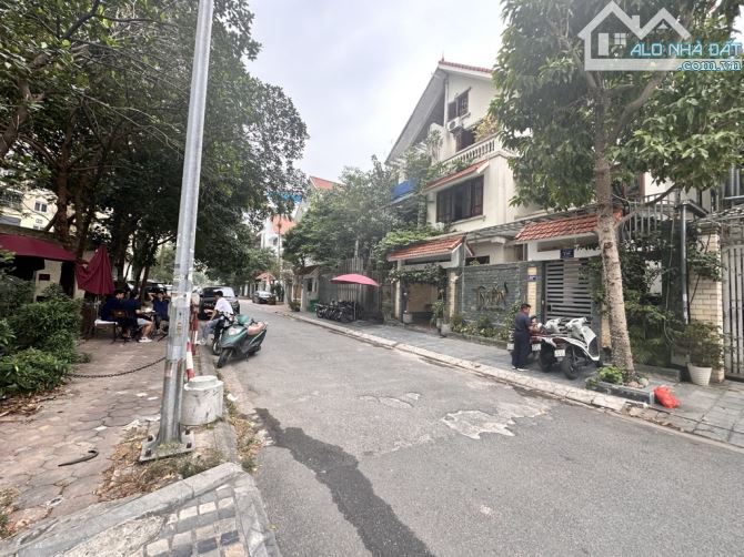 BÁN GẤP BIỆT THỰ TRẦN KIM XUYẾN, CẦU GIẤY - Ô TÔ TRÁNH - VỈA HÈ - KINH DOANH - GIÁ CỰC TỐT - 1