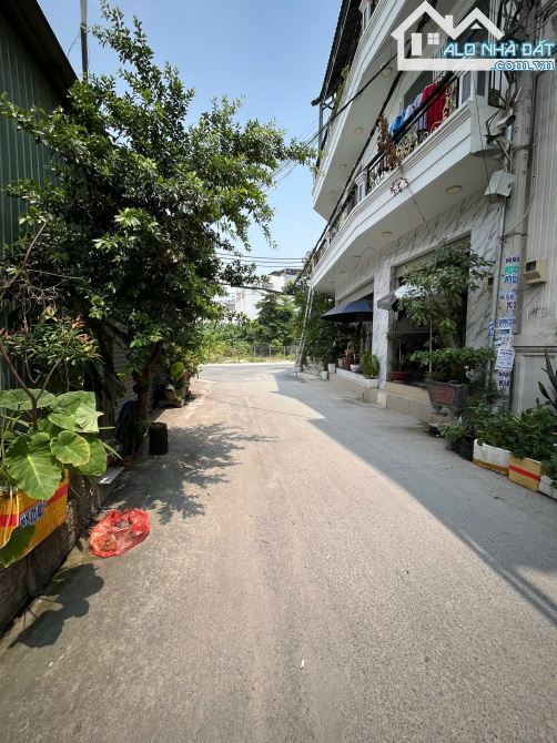 Nhà trệt 3 lầu gần MT Nguyễn Ánh Thủ, hẻm rộng 5m, DT 5x10m giá 5,5 tỷ TL : - 1