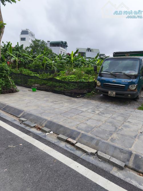 BÁN ĐẤT ĐẤU GIÁ CỰ KHỐI,LONG BIÊN ĐƯỜNG 8M,VỈA HÈ RỘNG,KINH DOANH DT 70M GIÁ 12tỷ - 1