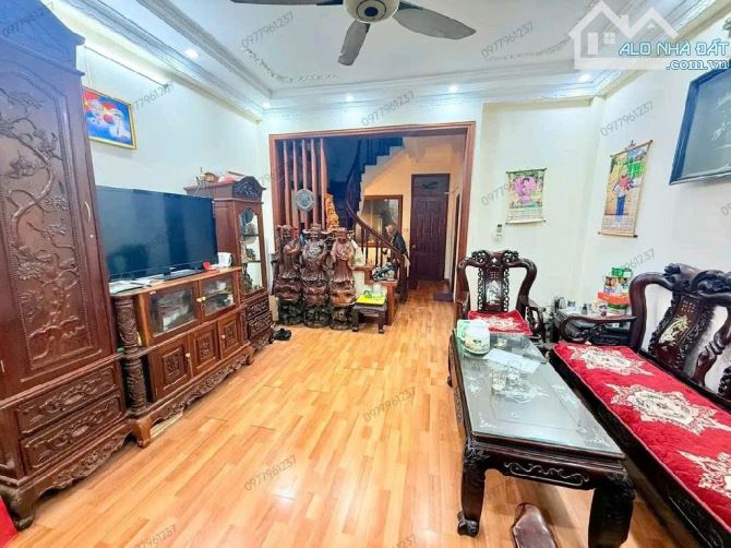 BÁN NHÀ XUÂN THỦY 50m2 - HAI THOÁNG + GARA Ô TÔ - VĂN PHÒNG + KINH ĐỈNH CAO - 1
