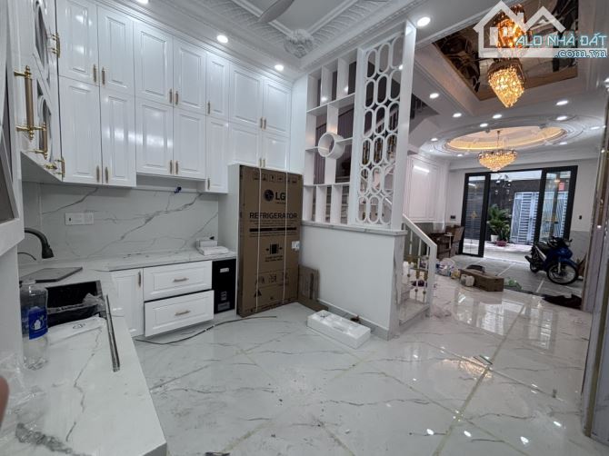 NHÀ ĐẸP GẦN TT QUẬN 7 – GIÁ CHỈ 6 TỶ+ - 1