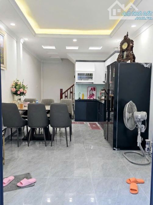 CHỦ CẦN BÁN GẤP NHÀ BÁT KHỐI - CẠNH CẦU VĨNH TUY - 38M2 - Ô TÔ ĐỖ CỔNG - GIÁ HƠN 5 TỶ - 1