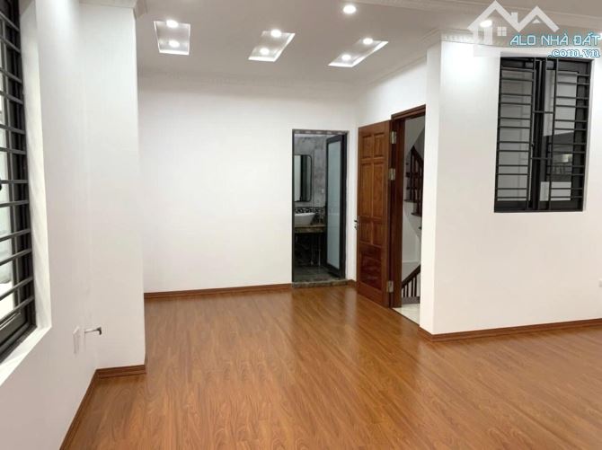 HOT ĐẶNG VĂN NGỮ - 3 GÁC CHẠY VÈO VÈO- Ô TÔ CÁCH 15M - GẦN HỒ - 5 TẦNG 42M2 HƠN 8 TỶ - 1