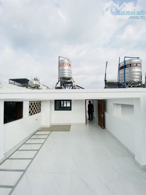 Chdv 5 tầng 4x22. 8P. Cho thuê tốt 50tr/th. Dường 5m. 11tỷ - 2
