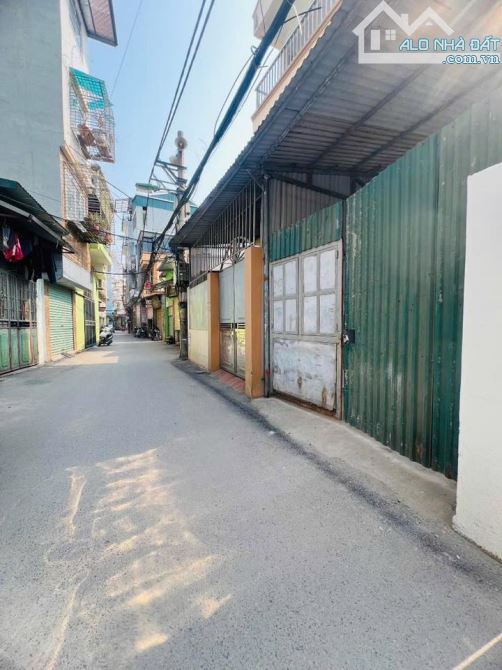 BÁN NHÀ XÓM ĐỒNG TỨ HIỆP . GẦN CHỢ . Ô TÔ VÀO NHÀ . C4.  18,8 TỶ . VỊ TRÍ ĐẸP - 2