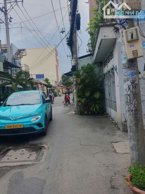 CHDV 6 tầng. Thang máy. 173m2. 33 Phòng. Doanh thu 140tr. Ngay Emar. 15.x tỷ. Hẻm 10m thôn - 2