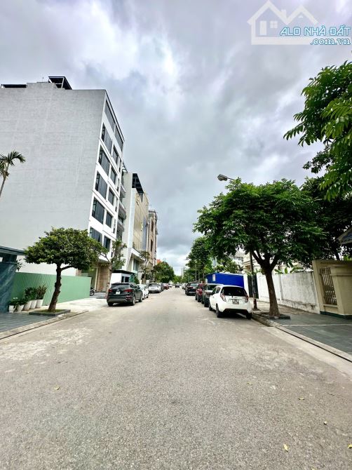 🍀 Bán đất biệt thự tuyến 2 Lê Hồng Phong  - Diện tích: 425m ( ngang 17m )  - Vị trí: Lô 1 - 2