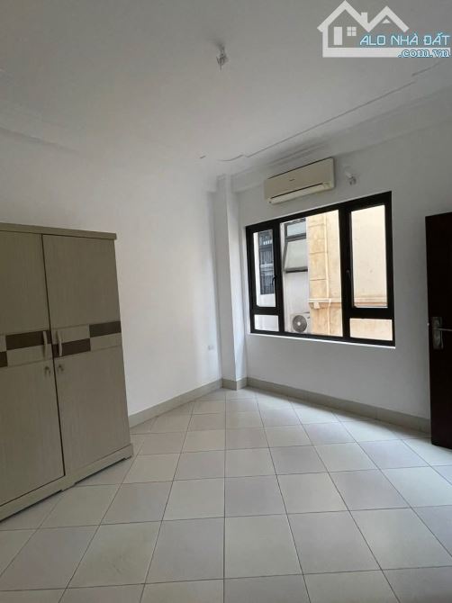 Bán nhà dân xây lô góc, oto đỗ cửa, gần phố, DT 41 m2, giá 8.95 tỷ. - 2