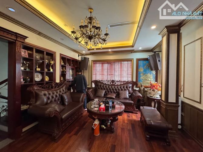 Bán nhà mặt phố, lô góc, Nguyên Hồng, Đống Đa 70m2 5 tầng MT 5m 39 tỷ