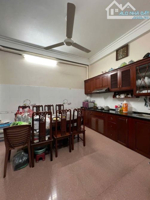 Bán gấp nhà đẹp 4 tầng mặt phố Nguyễn Công Trứ, 55m2, MT 14.5m, vị trí đẹp, kinh doanh - 2