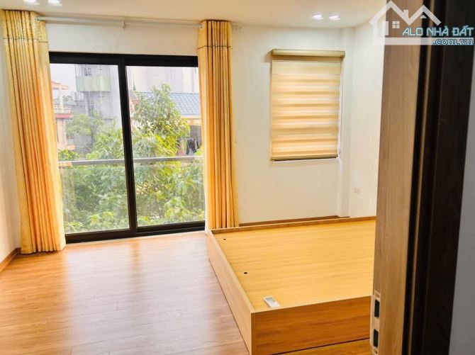 Cho thuê nhà ngõ 206 Cổ Linh Long Biên 9 triệu, 34m, 5 tầng ,3PN, full NT, Ô TÔ - 2