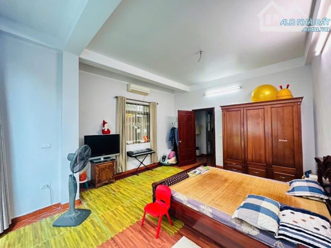 Trịnh Đình Cửu - Oto đỗ cửa, dân xây, 3 thoáng - 46m*5T - 16.1 Tỷ - 2