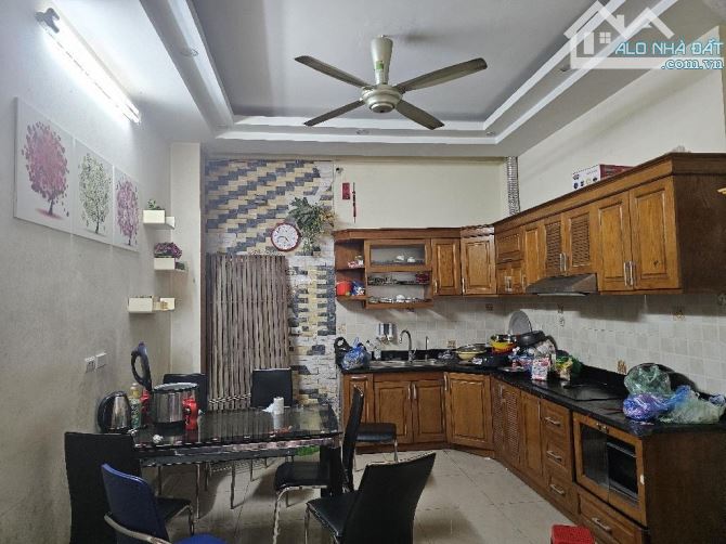 SIÊU HIẾM - BỒ ĐỀ Ô TÔ ĐỖ CỬA DT 50M2 - 5 TẦNG - 9.6 TỶ DÒNG TIỀN ỔN ĐỊNH - 2