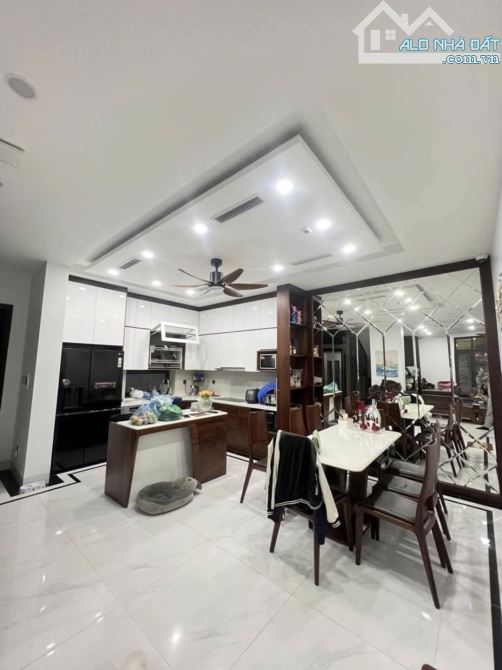 BÁN NHÀ LẠC TRUNG, HAI BÀ TRƯNG, PHÂN LÔ NGÕ 61, VỈA HÈ ÔTÔ TRÁNH, 90M2X5T - MT 8M. - 2