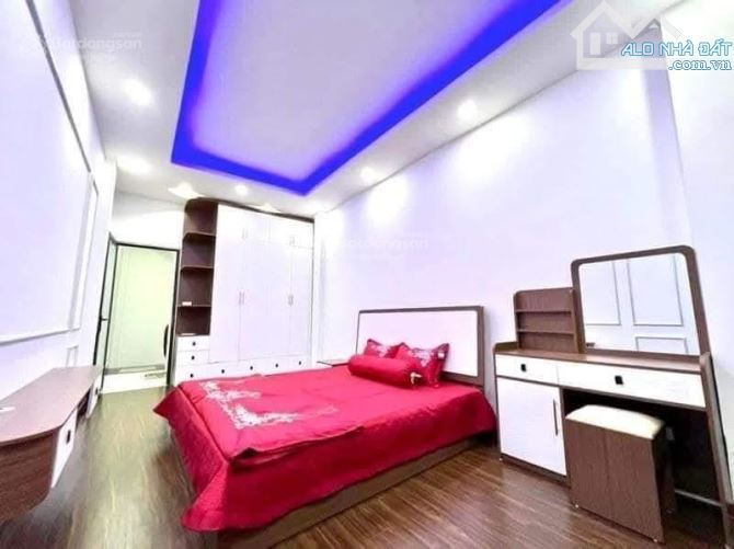 Bán nhà riêng tại Đường Giáp Nhất- 13,5 tỷ, 44 m2 giá siêu hời gần siêu thị như Winmart - 2