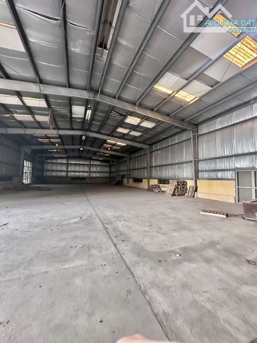 1800m kho xưởng khu vực Dương Văn Bé cần cho thuê, container vào, giá 130k/m - 2