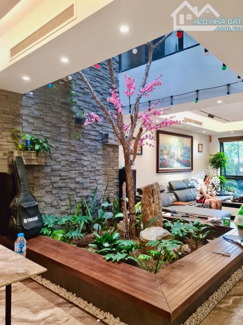 [Ô tô tránh] Bán Biệt thự Dịch Vọng,320m2X5T, MT20m Giá 90 tỷ, KD sầm Uất,vỉa hè - 2