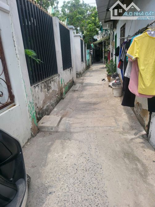 BÁN NHÀ 2 TẦNG - DT 90M² - CHỈ HƠN 4 TỶ - SỔ HỒNG RIÊNG  Vị trí: Nguyễn Bình, Phú Xuân, Nh - 3