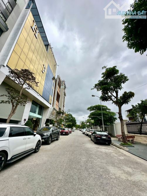 🍀 Bán đất biệt thự tuyến 2 Lê Hồng Phong  - Diện tích: 425m ( ngang 17m )  - Vị trí: Lô 1 - 3