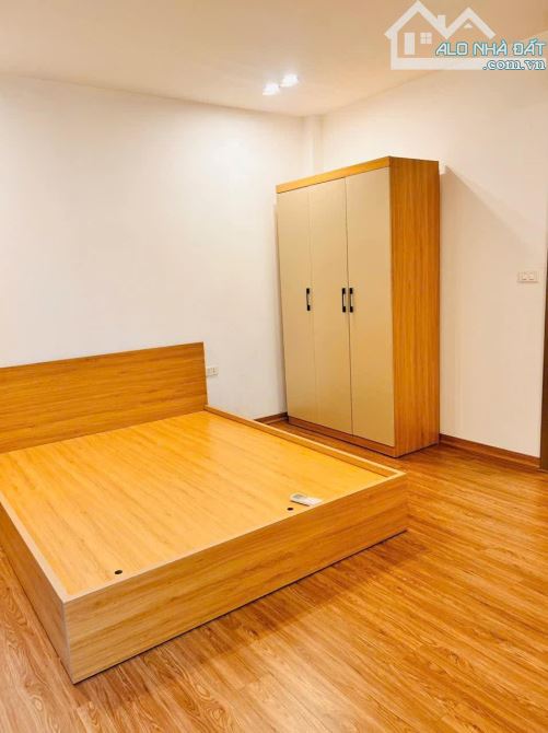 Cho thuê nhà ngõ 206 Cổ Linh Long Biên 9 triệu, 34m, 5 tầng ,3PN, full NT, Ô TÔ - 3