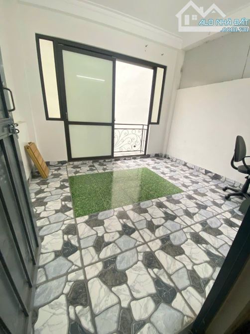 XUÂN PHƯƠNG 2 THOÁNG TRƯỚC SAU-Ô TÔ ĐỖ CỬA-THÔNG 2 NGÕ-SÁT TRỊNH VĂN BÔ-40M NHỈNH 6 TỶ - 3