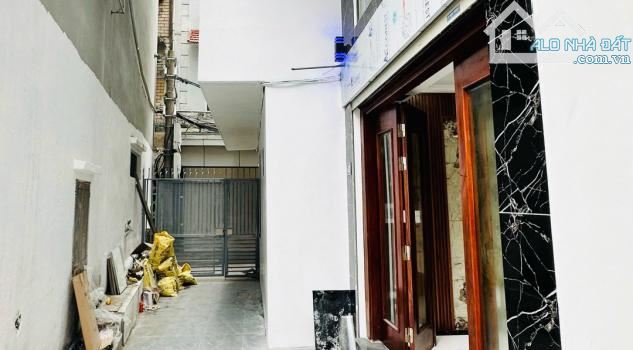 Bán nhà mới đẹp nhất tại Khương Đình- 34,6m2- 6 tầng- mặt tiền 5 m- gần bệnh viện Đại học - 3
