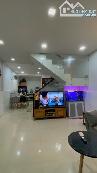 Bán nhà hẻm 5m gần trường Lam Sơn, ngang 4m, 2 tầng, full nội thất chỉ 4 tỷ 9 tl - 4