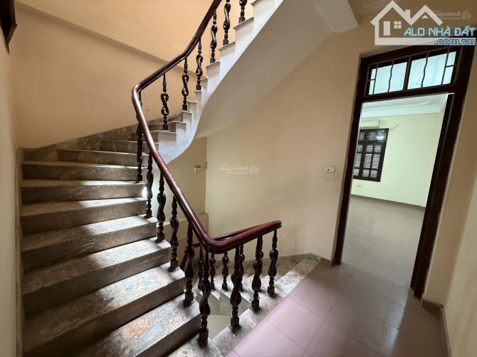 Nhà cuối ngõ 58 phố Nguyễn Khánh Toàn, Dt 115m²xây dựng nhà 80m² x 5 tầng mặt tiền 4.5m - 4