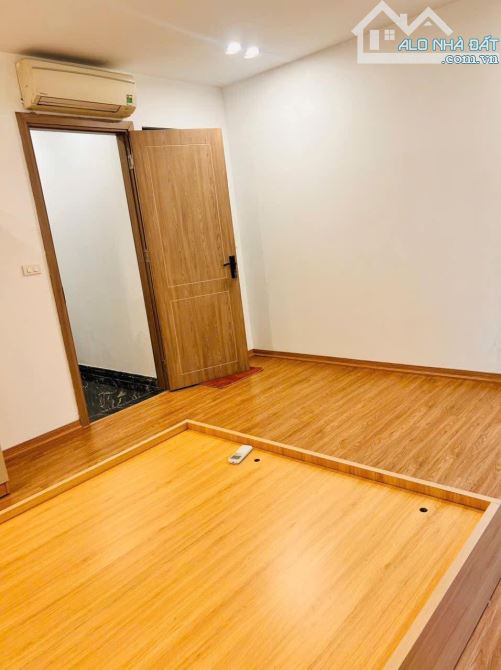 Cho thuê nhà ngõ 206 Cổ Linh Long Biên 9 triệu, 34m, 5 tầng ,3PN, full NT, Ô TÔ - 4